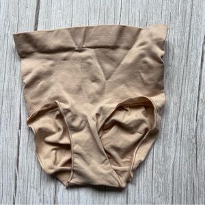 Skims SCULPTING MID WAIST BRIEF Size S/M